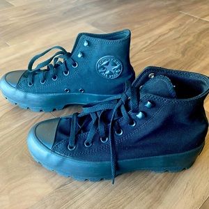 CONVERSE WOMENS CHUCK TAYLOR ALL STAR LUGGED HIGH TOP SNEAKER - BLACK size 8/39